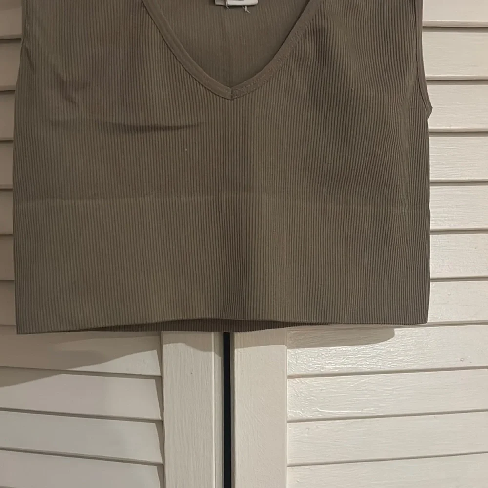 Olive Green Sleeveless Crop Top - Picture 4 of 8